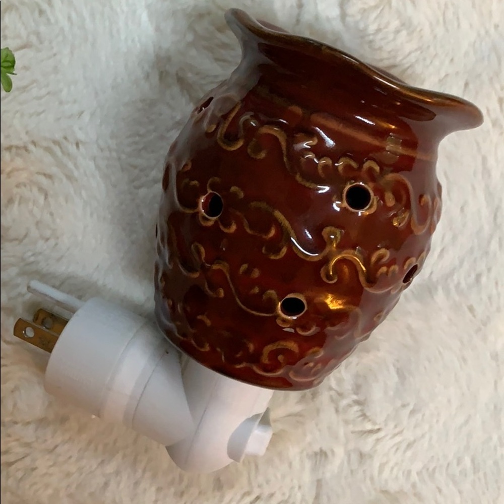 Scentsy Wall Plug In - Picture 3 of 4